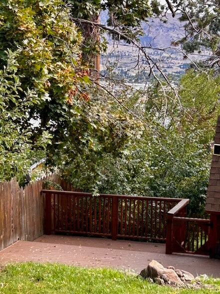 Building Photo - 320 S Rogers St