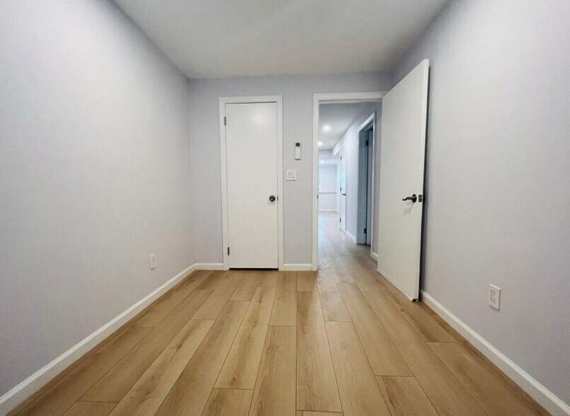 Building Photo - 94 1st St