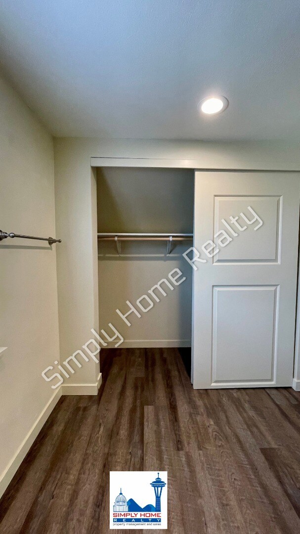 Building Photo - Cute 3 bedroom 2 bath home in Tacoma!