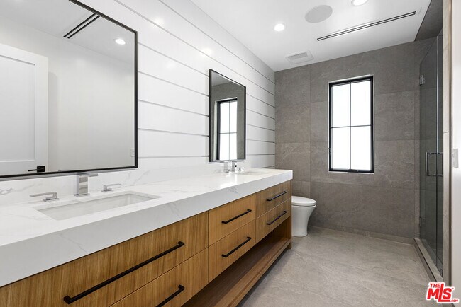 Building Photo - 5000 Noeline Ave