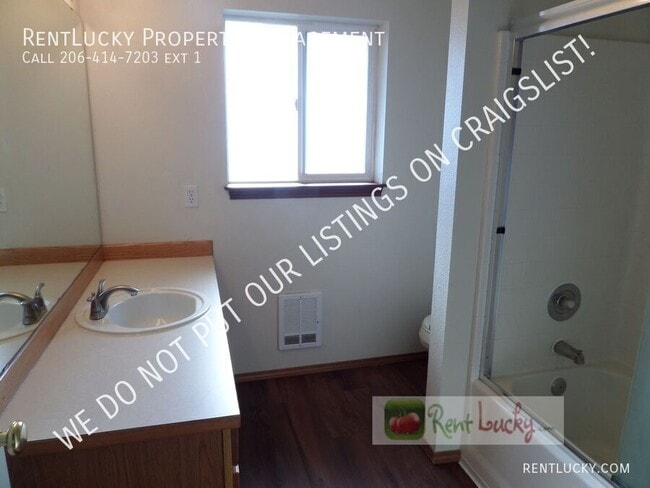 Building Photo - 1512 S Puget Dr
