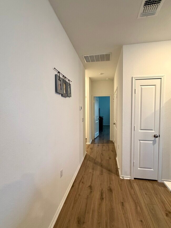 Building Photo - 2821 Dezmond Diamond Ct