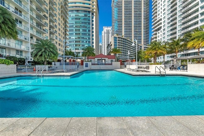 Building Photo - 1155 Brickell Bay Dr