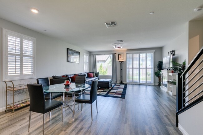 Building Photo - Furnished 5-Bedroom Home with Two Primary Suites