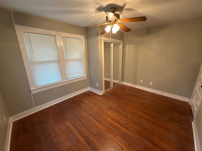 Building Photo - 4 Bed 2 Bath Home - HUGE BACKYARD