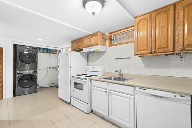 Building Photo - 2630 Boston Post Rd