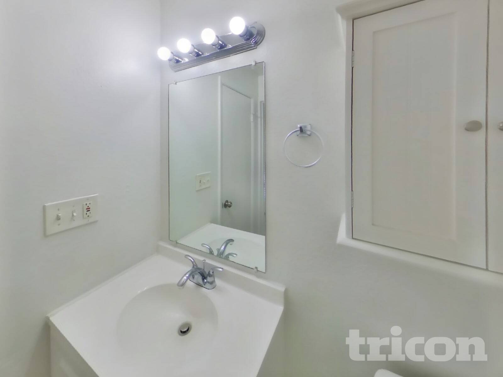 Building Photo - 7100 W Cheryl Dr