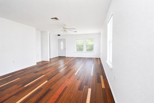 Building Photo - 13525 Briarcreek Loop