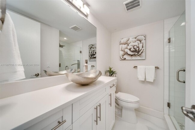 Building Photo - 5450 N Ocean Blvd