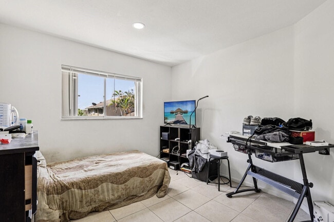 Building Photo - 5843 Woodlands Blvd