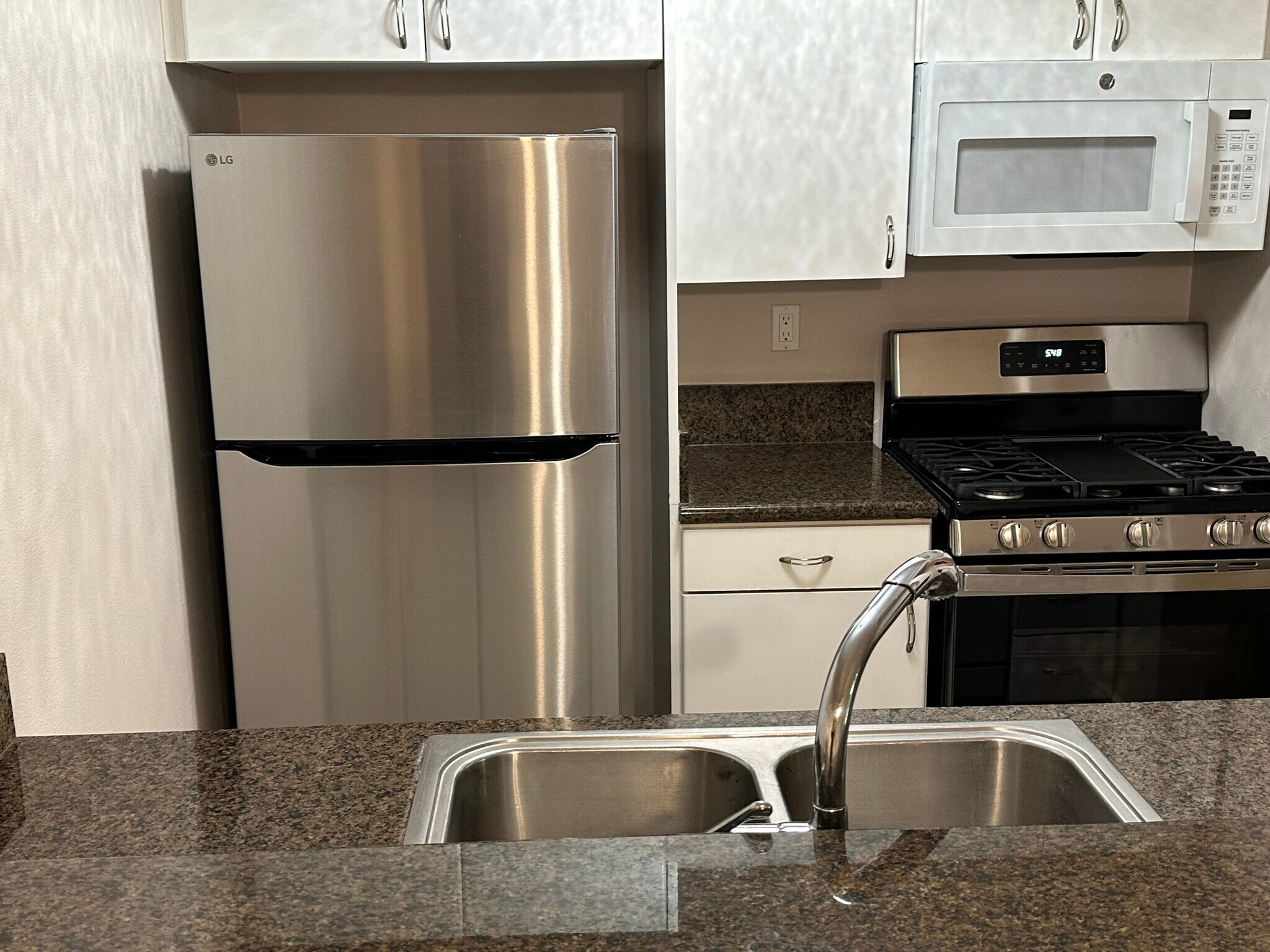 Building Photo - 18350 Hatteras St