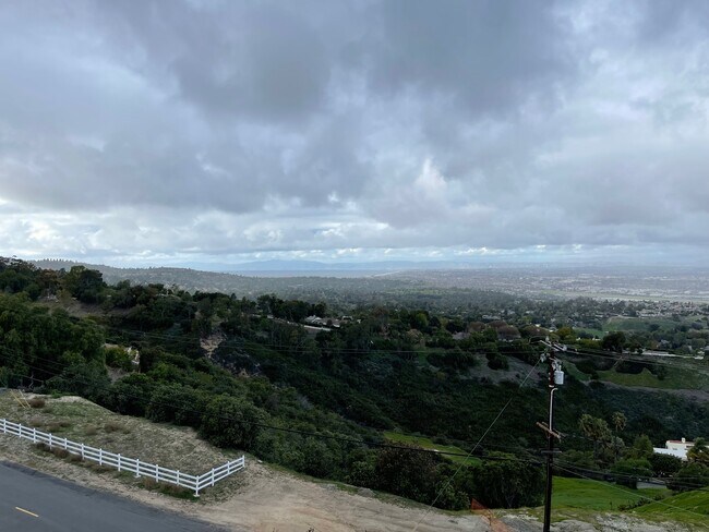 Building Photo - 19 Bronco Dr