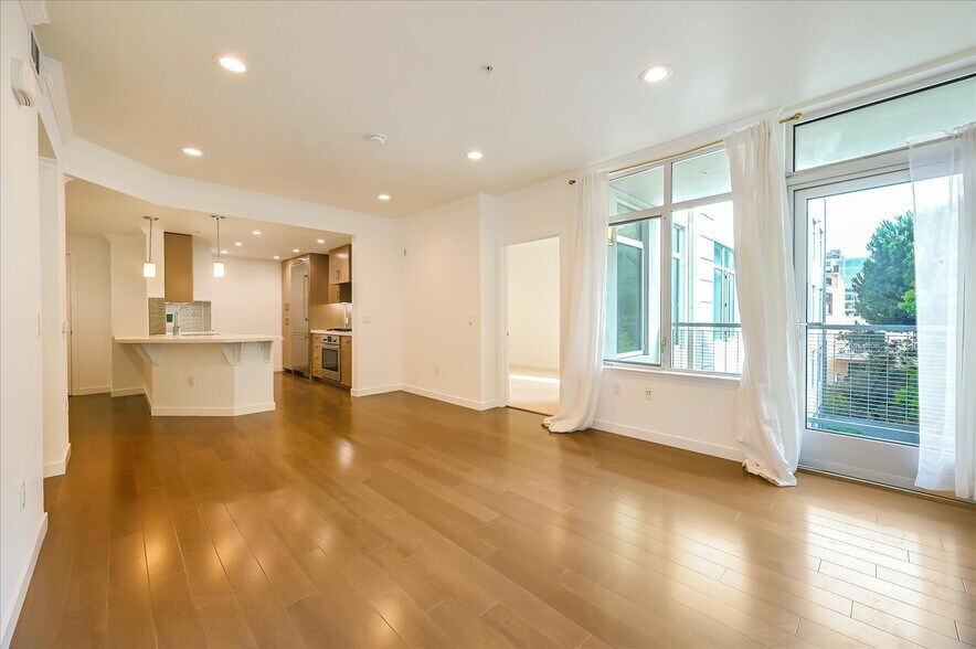 Building Photo - 2655 Bush St