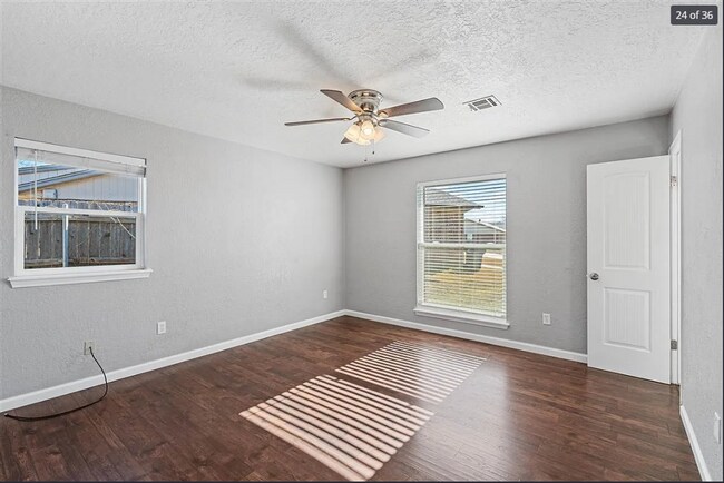 Building Photo - 4646 SE Caber Cir