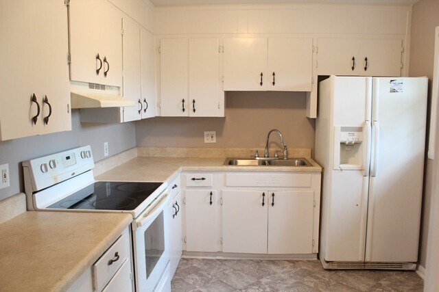 Building Photo - Welcome to this beautiful brick home nestl...