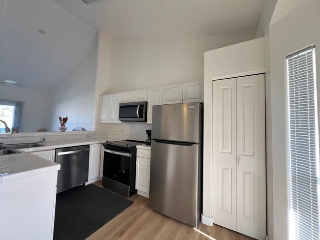 Building Photo - 75-6081 Alii Drive #BB203