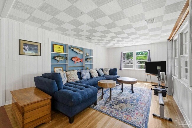 Building Photo - 730 Nagel Dr