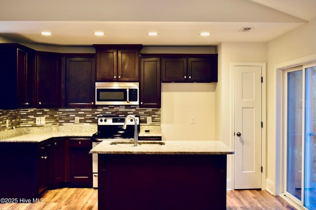 Building Photo - 315 Adams Cir
