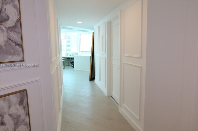 Building Photo - 500 Brickell Ave