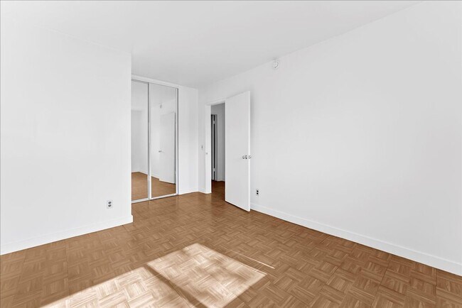 Building Photo - 4909 Sycamore Terrace