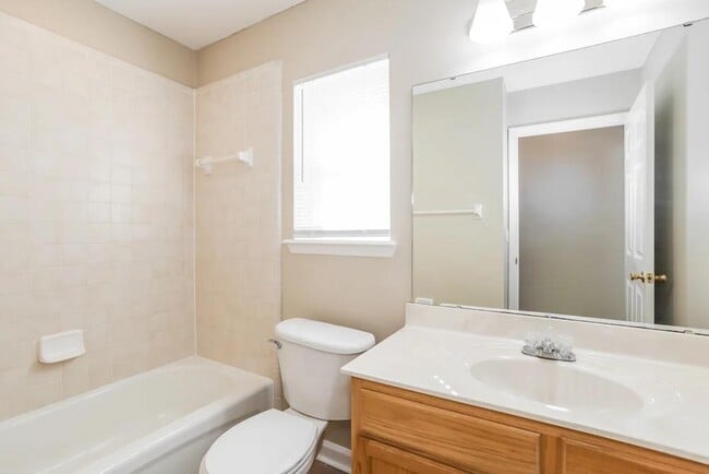 Building Photo - 3900 40th Ave S