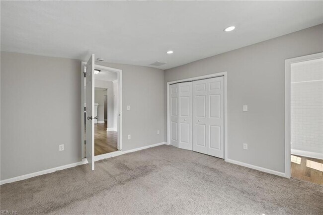 Building Photo - 31 Greenbrier Rd