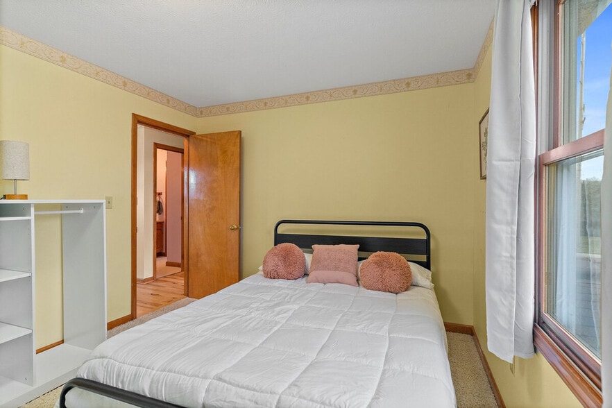 Building Photo - 2422 Cedar Crest Dr