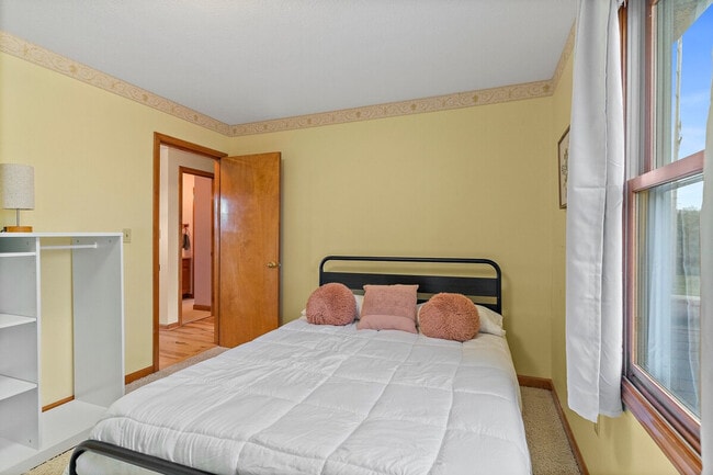 Building Photo - 2422 Cedar Crest Dr