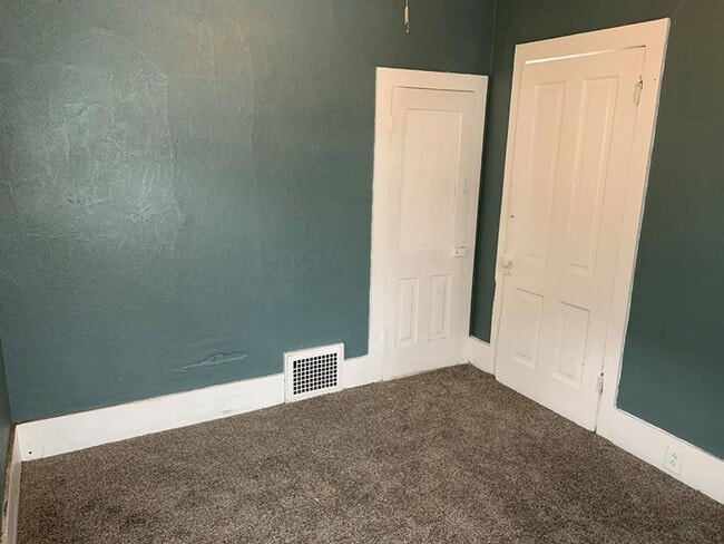 Building Photo - 3 bedroom home