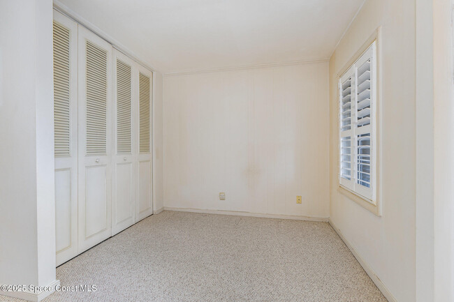 Building Photo - 105 E Colonial Ct