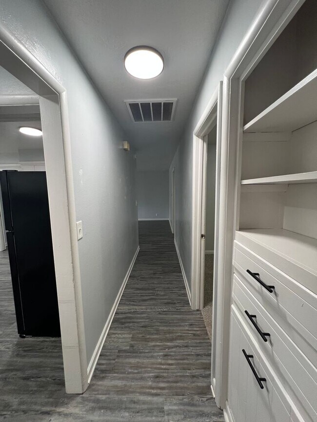 Building Photo - Must see 3 bed, 2 bath home near Downtown ...