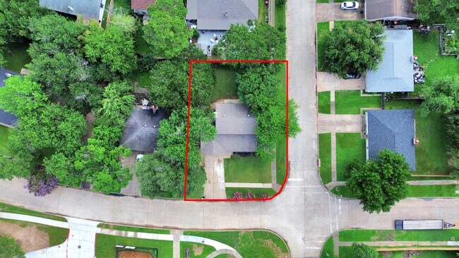 Building Photo - 1902 Kings Arms Way