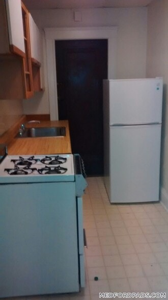 Building Photo - 53 Fellsway W