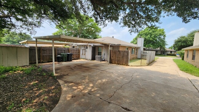Building Photo - 2519 Lido Ln