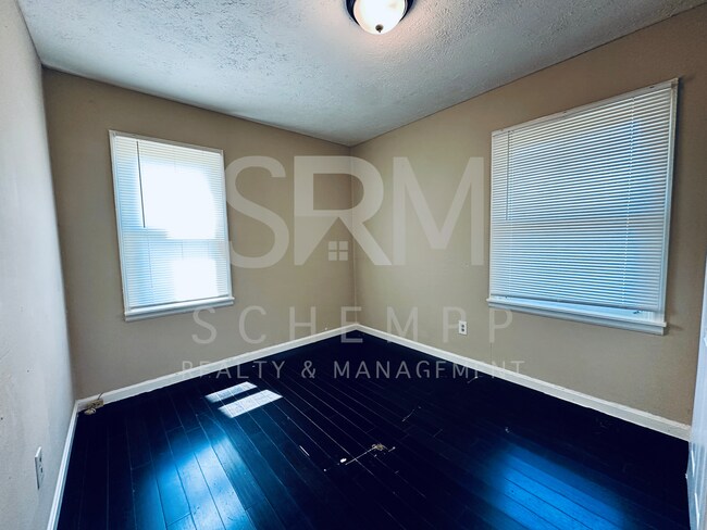 Building Photo - Modern 3BR/1BA house off Goldsmith Lane now available!