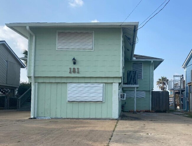 Building Photo - 181 Barracuda St