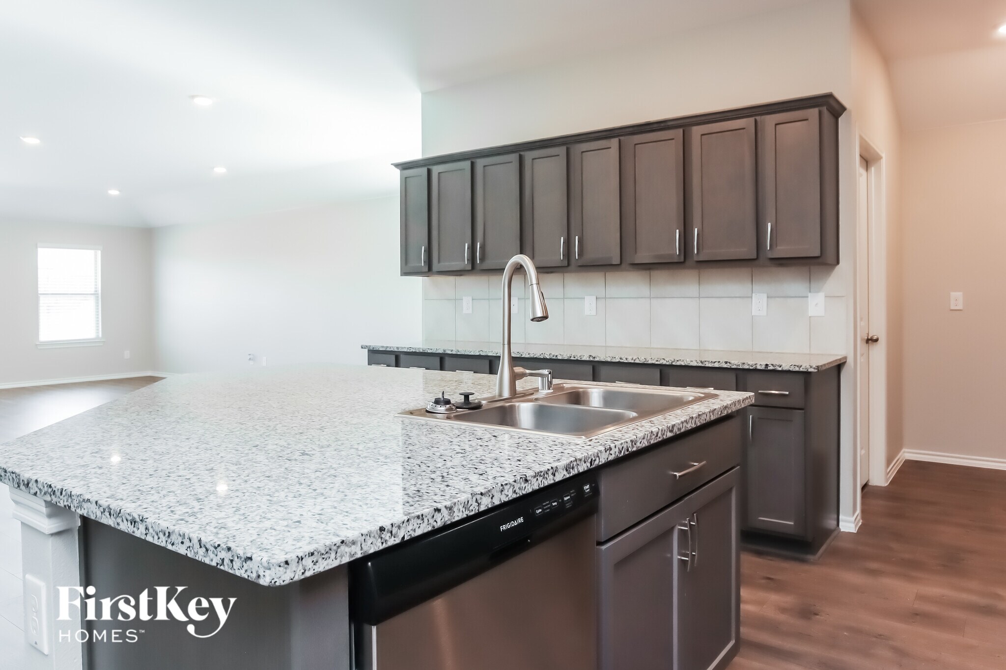 Building Photo - 807 Community Way