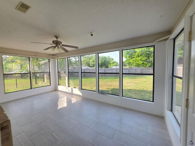 Building Photo - 501 Fieldstone Rd