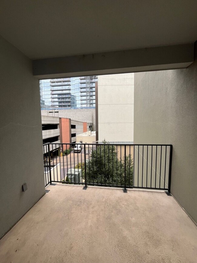 Building Photo - Urban Living at Bristol on Broadway – Walk to Vanderbilt, Studio Unit with Washer/Dryer, Assigned...