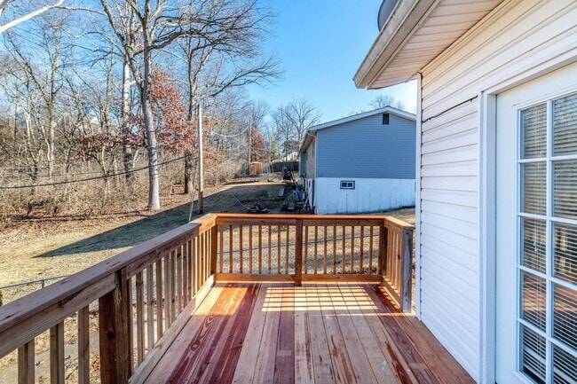 Building Photo - 3633 Shores Dr