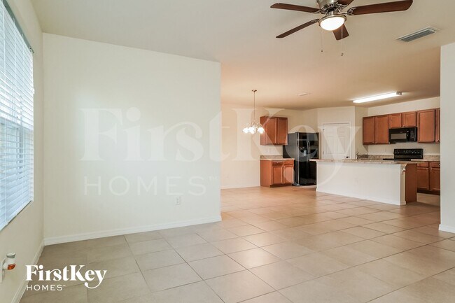 Building Photo - 237 SE 3rd St