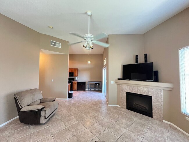 Building Photo - Cozy 2 Bedroom 2 Bathroom Condo in Gated C...