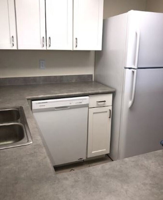 Building Photo - 2 BR/1BA | Fresh and Clean Unit | Front Patio| Fireplace in living room!