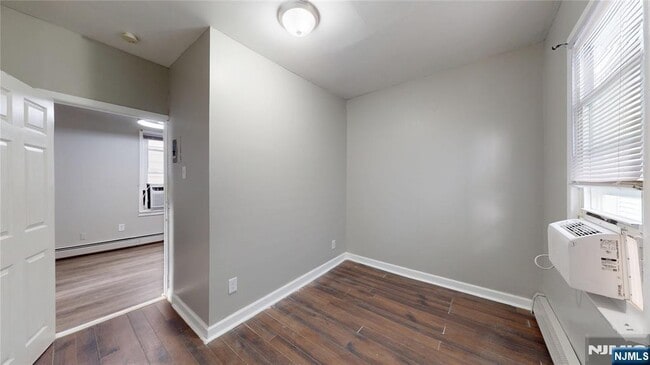 Building Photo - 277 2nd St