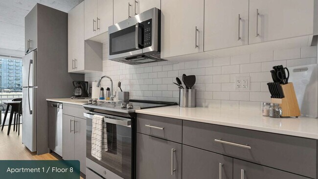 Building Photo - 853 W Blackhawk St