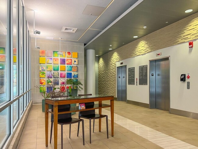 Building Photo - 3,400 SQFT CONDO IN DOWNTOWN CHAMPAIGN W/ ...