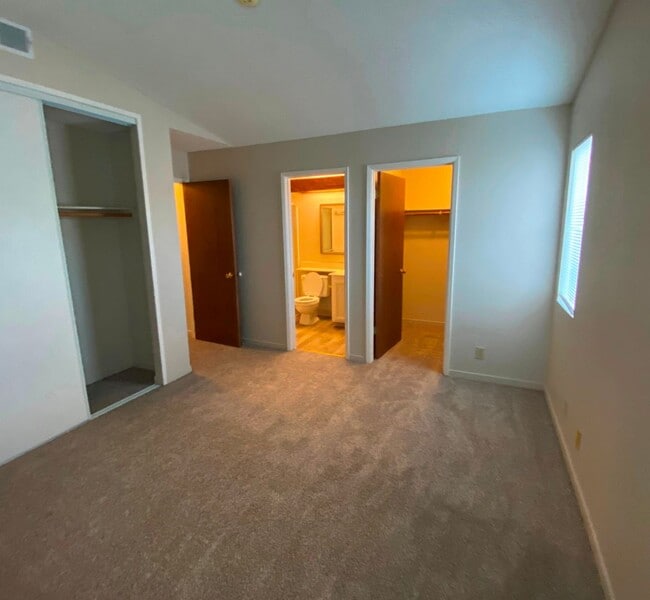 Building Photo - 369 Limerick Way