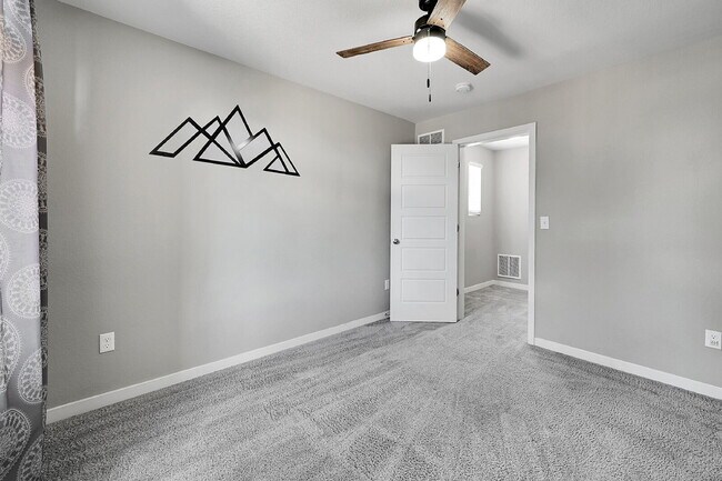 Building Photo - $2,550.00, 3 bed, 2.5 bath located in Colo...