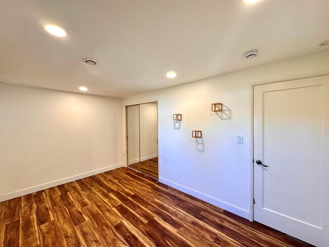 Building Photo - Charming Mid-Century Home in Shoreline