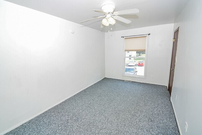 Building Photo - 2225 Yorktowne Dr